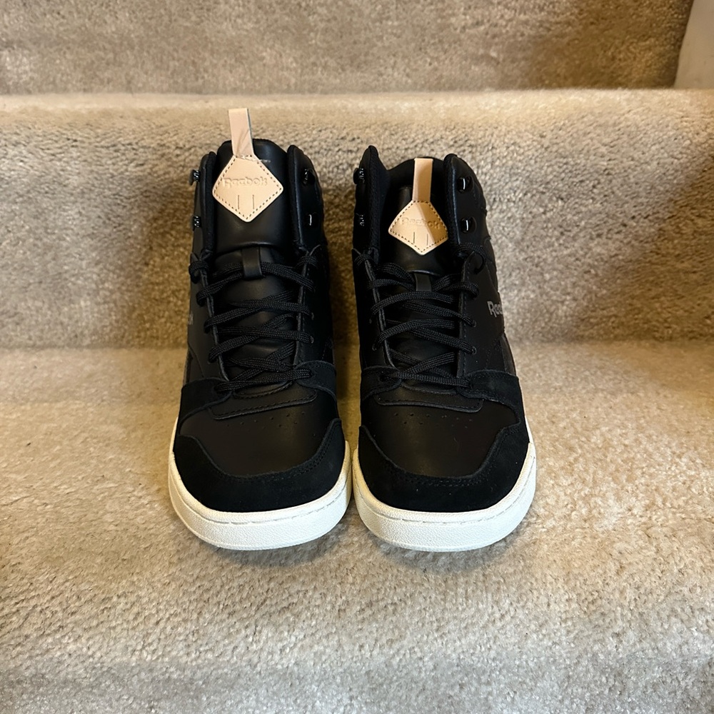 Reebok women’s high top with built in wedge. - Picture 3 of 6